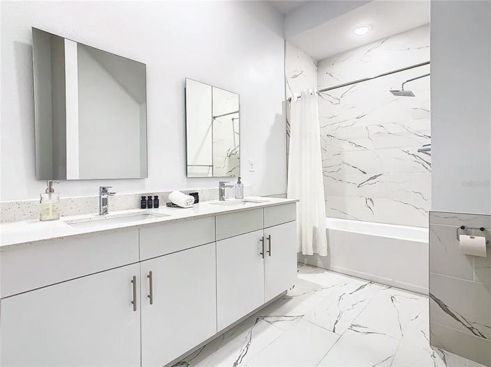 Image No.47-5 Bed Townhouse for sale