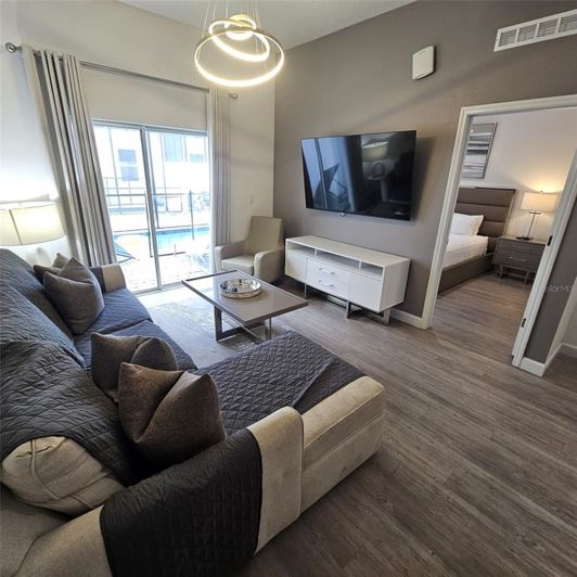 Image No.16-5 Bed Townhouse for sale