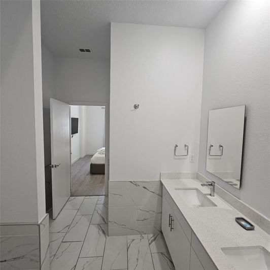 Image No.34-5 Bed Townhouse for sale