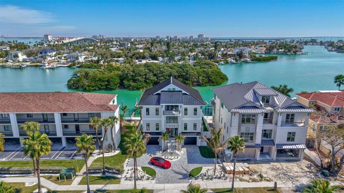 Image No.2-4 Bed Property for sale