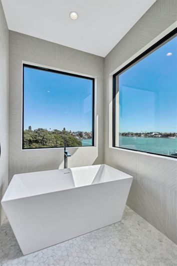 Image No.43-4 Bed Property for sale