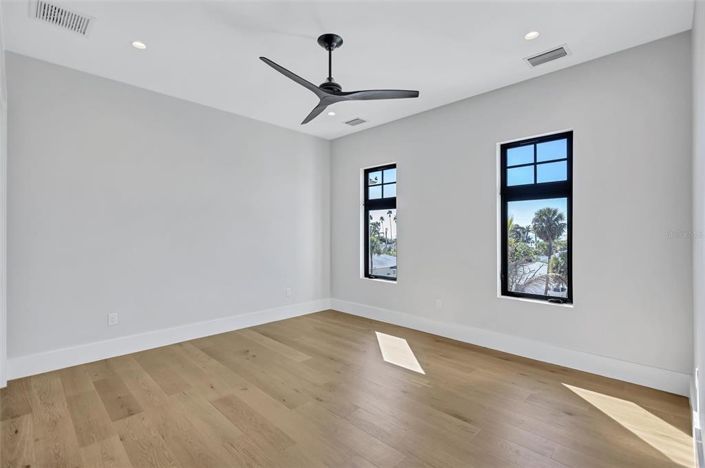 Image No.48-4 Bed Property for sale