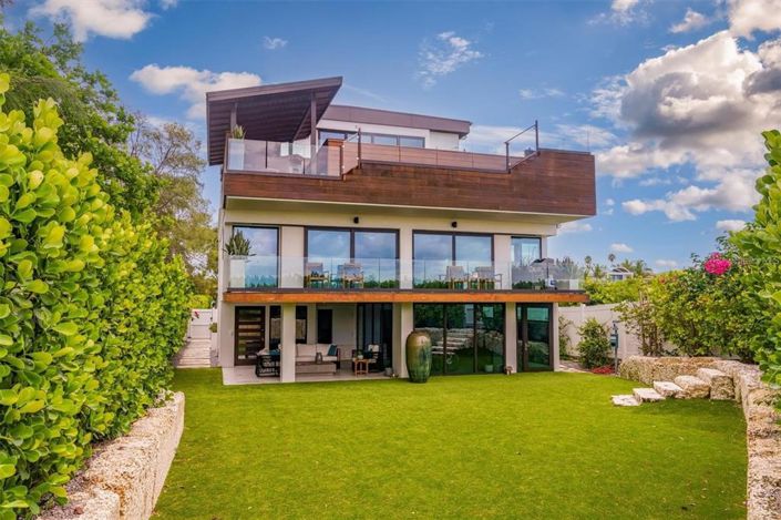 Image No.10-4 Bed Property for sale