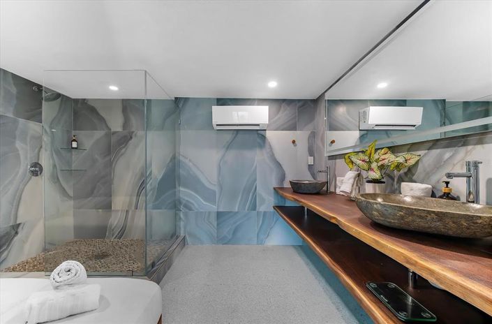 Image No.17-4 Bed Property for sale