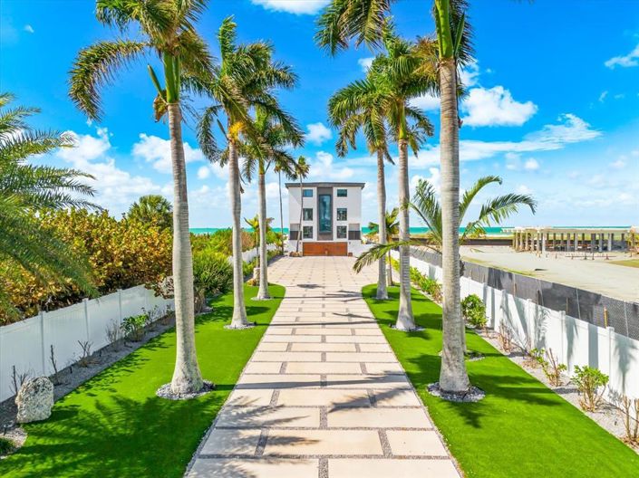 Image No.2-4 Bed Property for sale