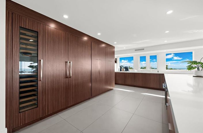 Image No.30-4 Bed Property for sale