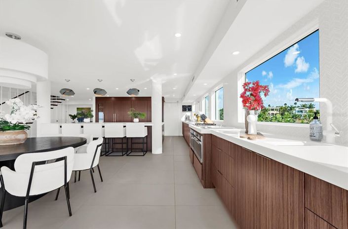 Image No.35-4 Bed Property for sale