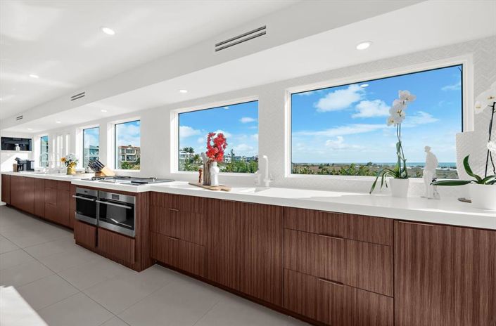 Image No.37-4 Bed Property for sale