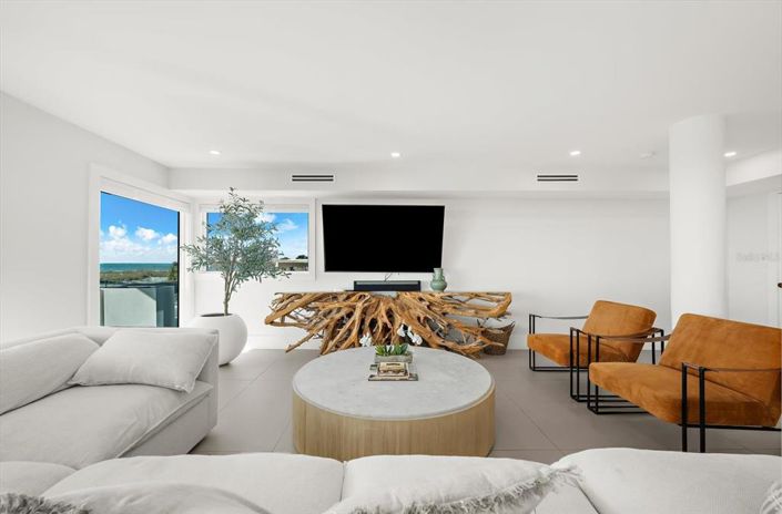 Image No.43-4 Bed Property for sale