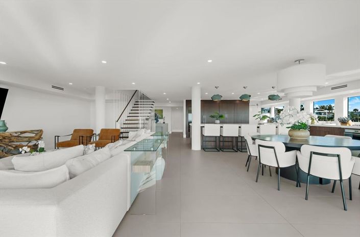 Image No.47-4 Bed Property for sale