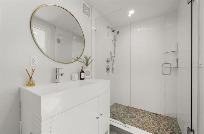 Image No.55-4 Bed Property for sale