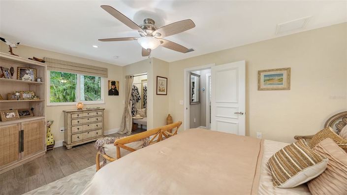 Image No.41-3 Bed Property for sale