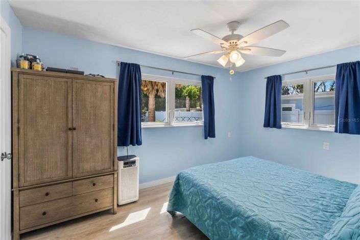 Image No.12-3 Bed Property for sale