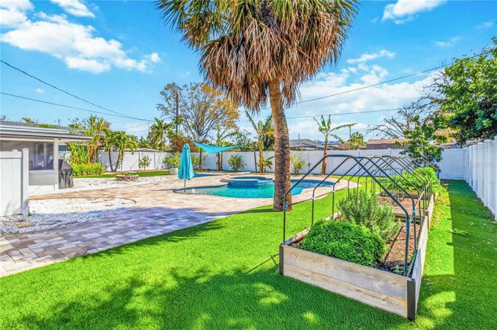 Image No.28-3 Bed Property for sale