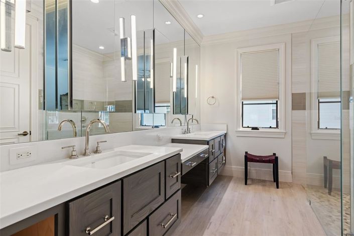 Image No.20-4 Bed Property for sale