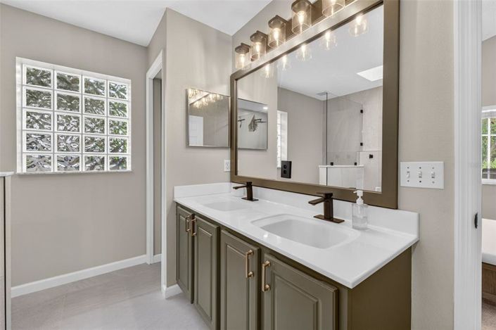 Image No.20-3 Bed Property for sale