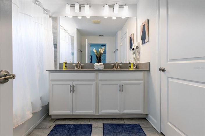 Image No.17-4 Bed Townhouse for sale