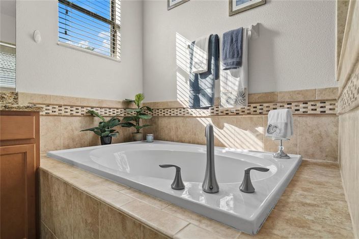 Image No.27-4 Bed Property for sale