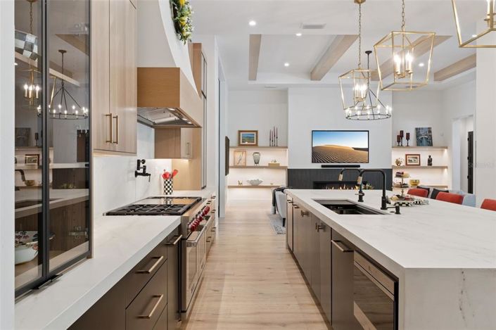 Image No.17-4 Bed Property for sale