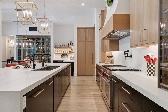 Image No.18-4 Bed Property for sale