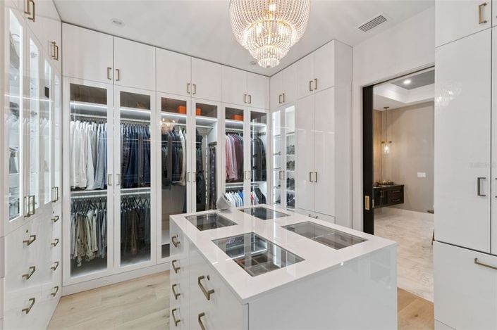 Image No.25-4 Bed Property for sale