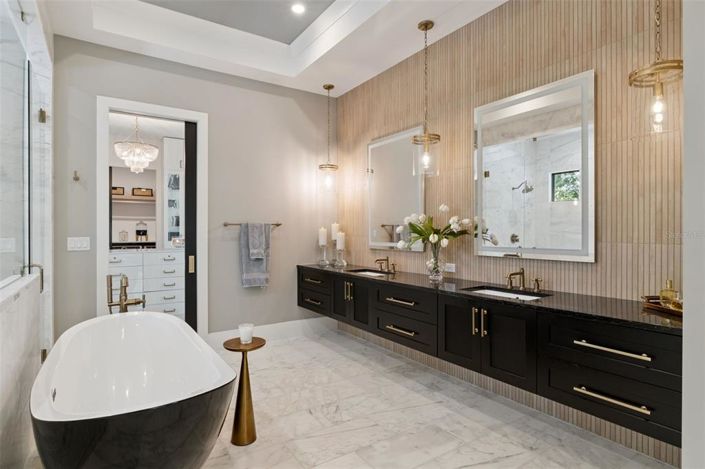 Image No.27-4 Bed Property for sale