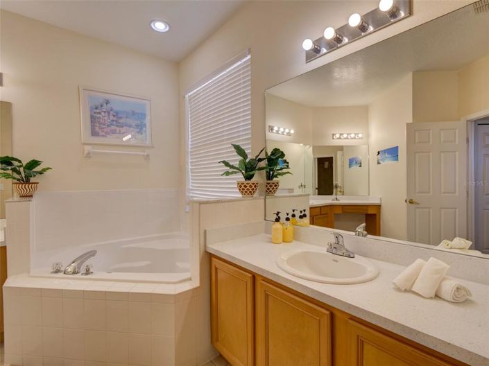 Image No.32-5 Bed Property for sale