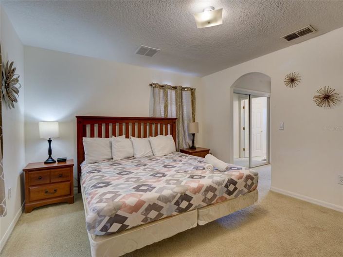 Image No.40-5 Bed Property for sale