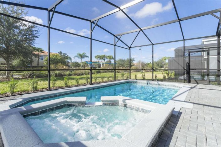 Image No.15-5 Bed Property for sale