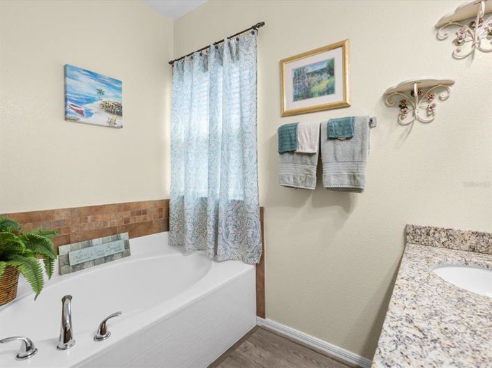 Image No.19-4 Bed Property for sale