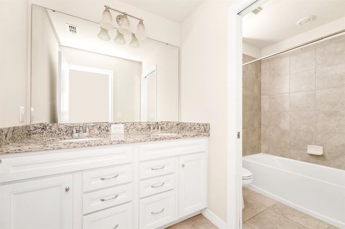 Image No.16-5 Bed Townhouse for sale