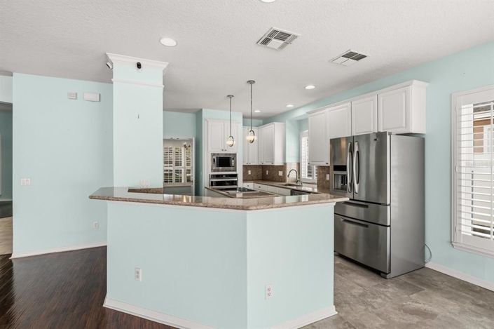 Image No.11-5 Bed Property for sale