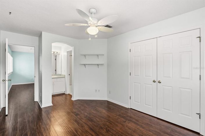 Image No.32-5 Bed Property for sale