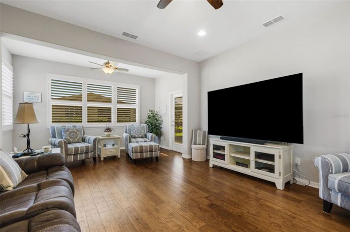 Image No.10-2 Bed Property for sale