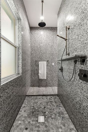 Image No.11-4 Bed Property for sale