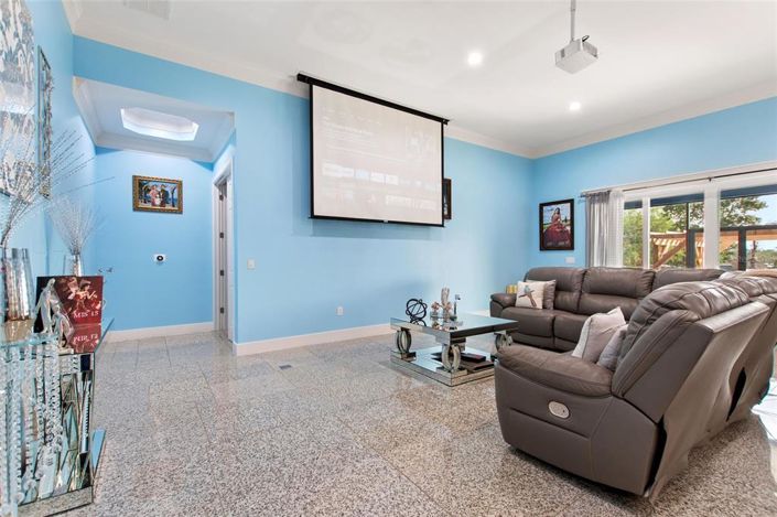 Image No.19-4 Bed Property for sale