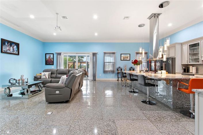 Image No.6-4 Bed Property for sale