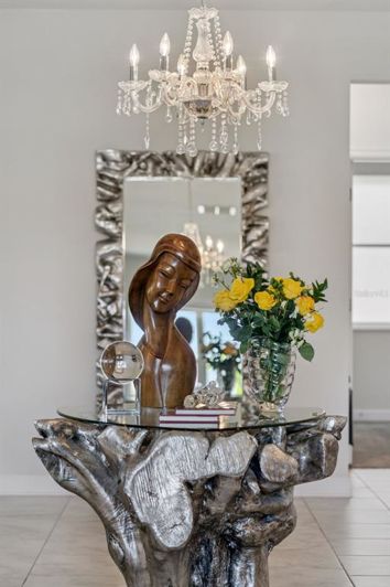 Image No.10-4 Bed Property for sale