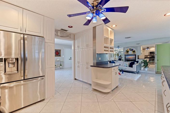 Image No.20-3 Bed Property for sale