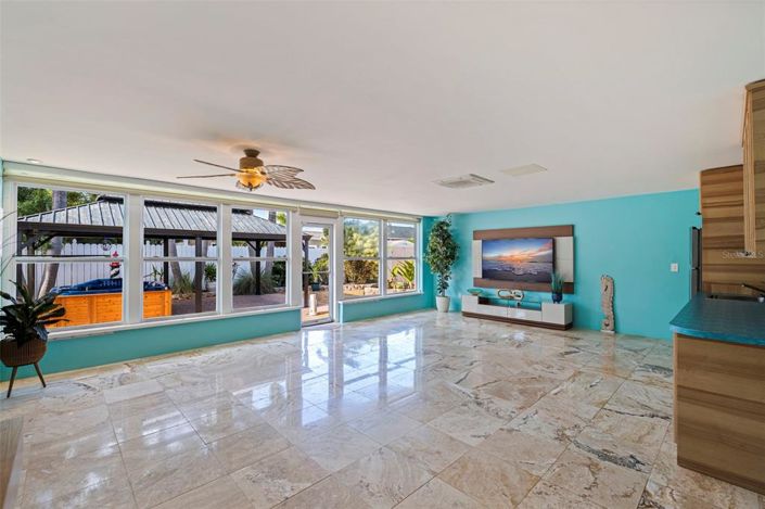 Image No.27-3 Bed Property for sale