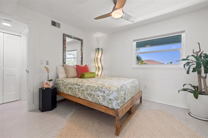 Image No.35-2 Bed Property for sale