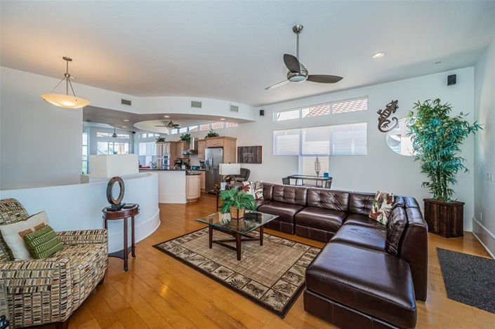 Image No.19-3 Bed Townhouse for sale