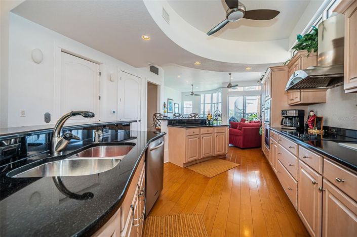 Image No.23-3 Bed Townhouse for sale