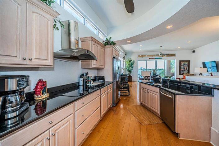 Image No.26-3 Bed Townhouse for sale