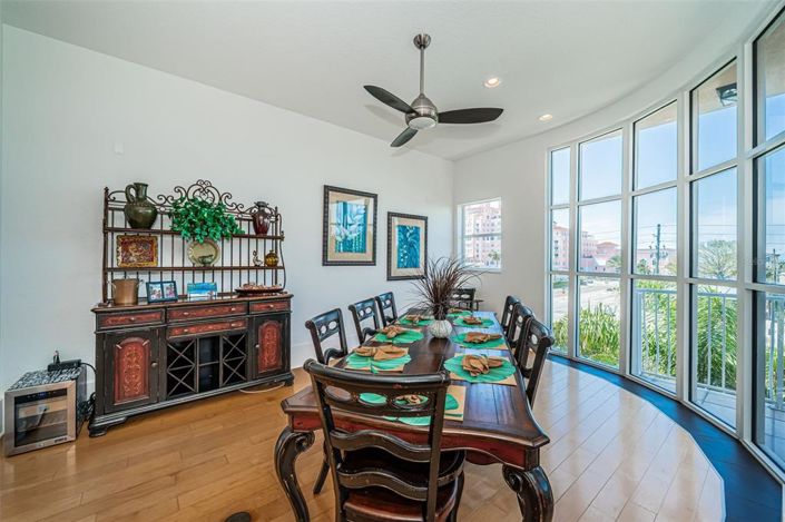 Image No.28-3 Bed Townhouse for sale