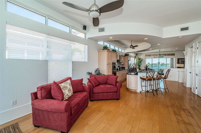 Image No.31-3 Bed Townhouse for sale