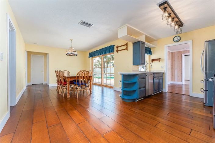 Image No.10-3 Bed Property for sale