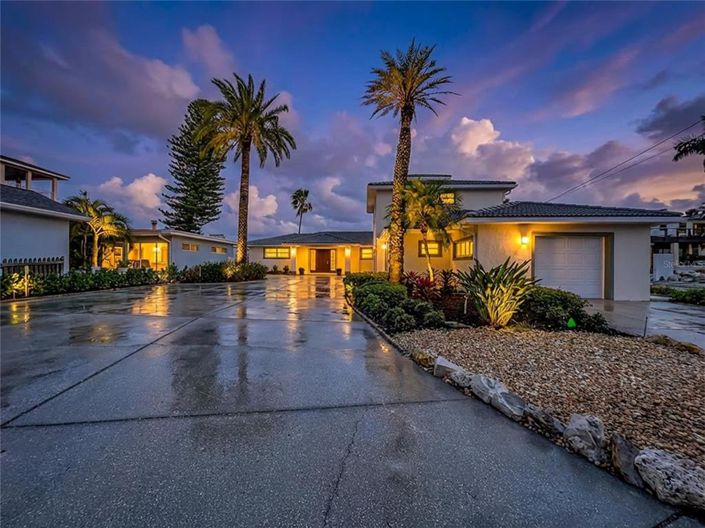 Image No.44-4 Bed Property for sale