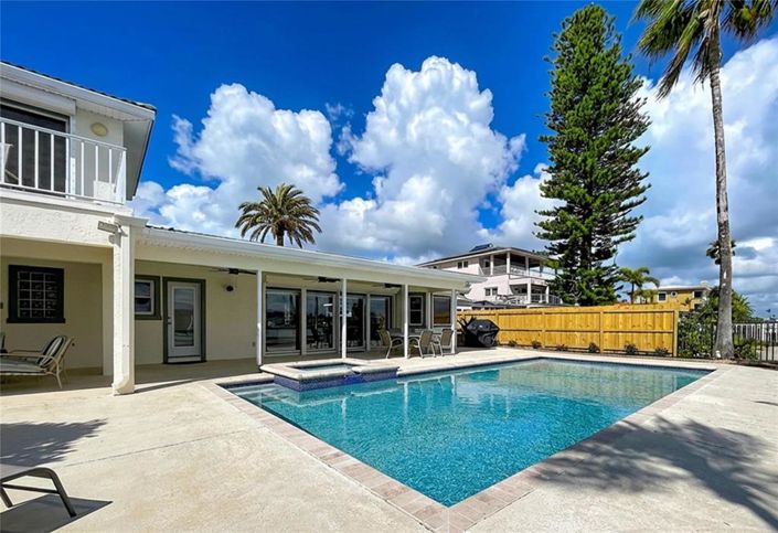 Image No.5-4 Bed Property for sale