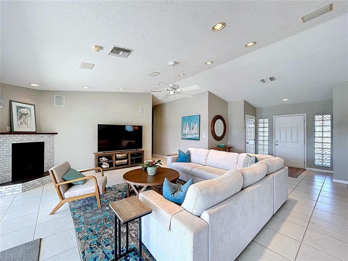 Image No.8-4 Bed Property for sale